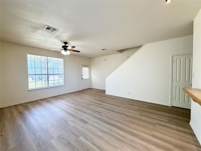 Photo - 200 Sandstone Dr