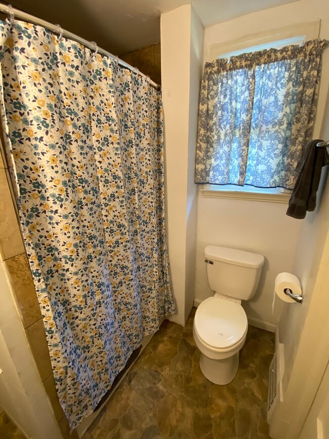 Photo - 545 E Buchtel Ave Unidad 1