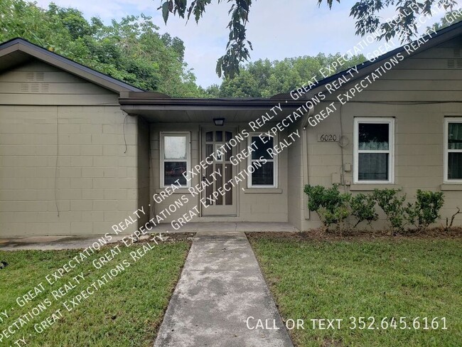 Updated 2 Bedroom Home With Fenced Yard - Updated 2 Bedroom Home With Fenced Yard