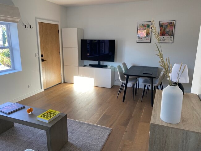 Photo - 12528 Allin St