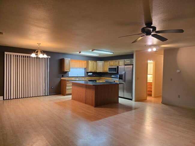 Building Photo - 3BR/2BA Home on 2 Acres – Garage & Pet Friendly