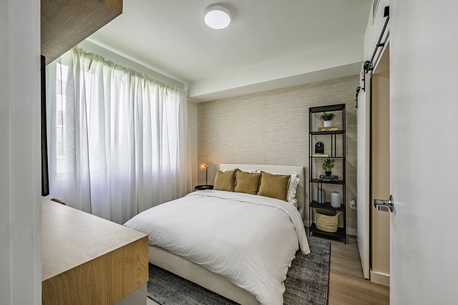 Building Photo - Resia Golden Glades Rental