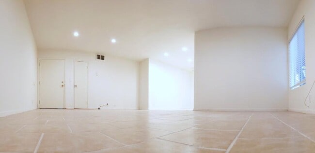 Photo - 3 bedroom in Van Nuys CA 91406