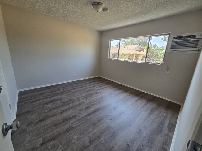 Photo - 13531 Wyandotte St Unidad 6