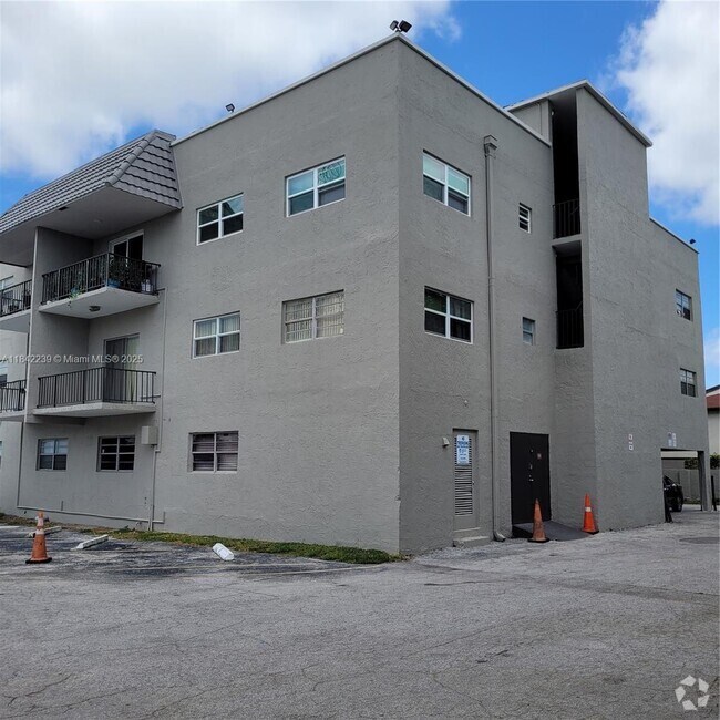 Building Photo - 5100 SW 41st St Unit 106 Rental
