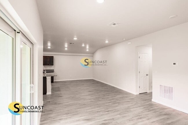 Photo - 359 Greenbriar Blvd