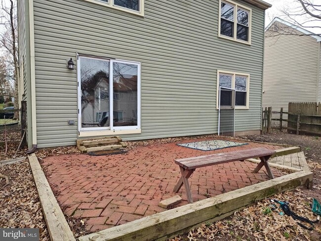 Photo - 72 Whethersfield Cir