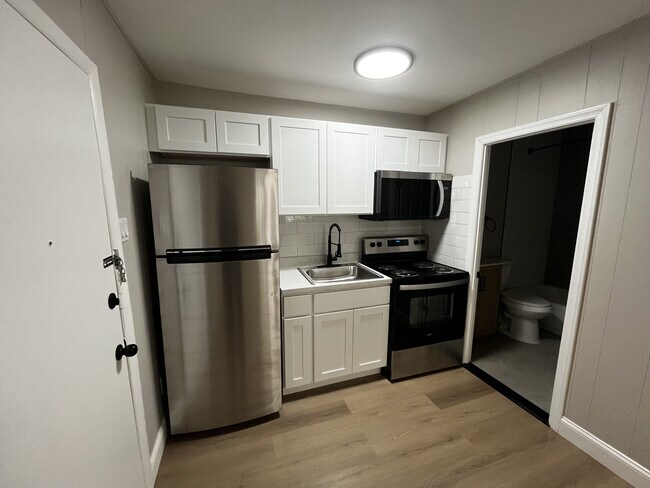 Kitchen - Cornell Manor Apartments
