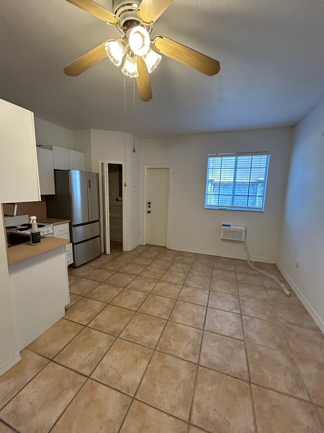Photo - 2817 SW 143rd Pl Unit Efficiency