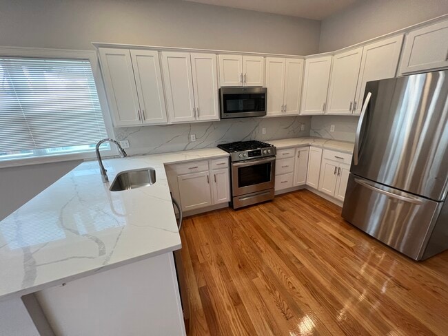 Building Photo - 126 Cross St Unit 6