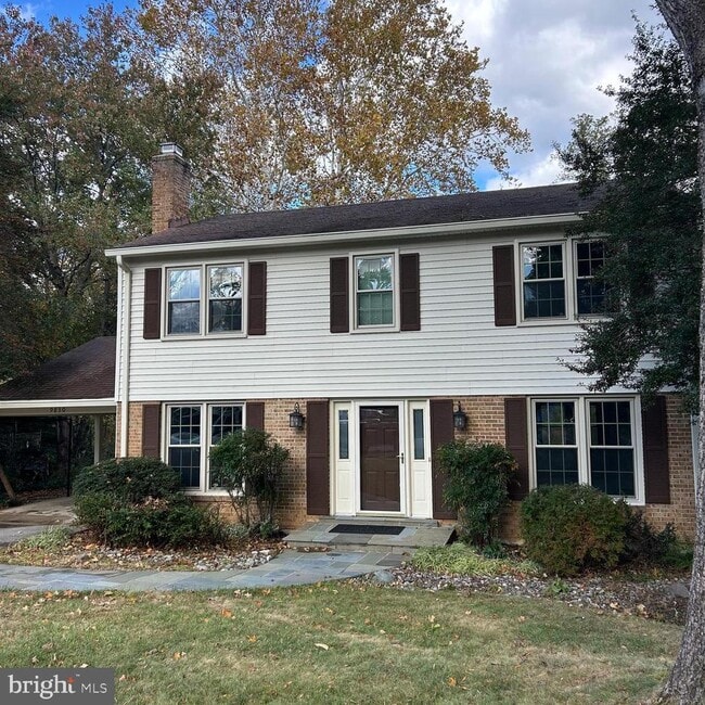 Building Photo - 9830 Meadow Valley Dr