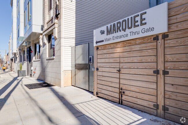 629 W Girard Ave