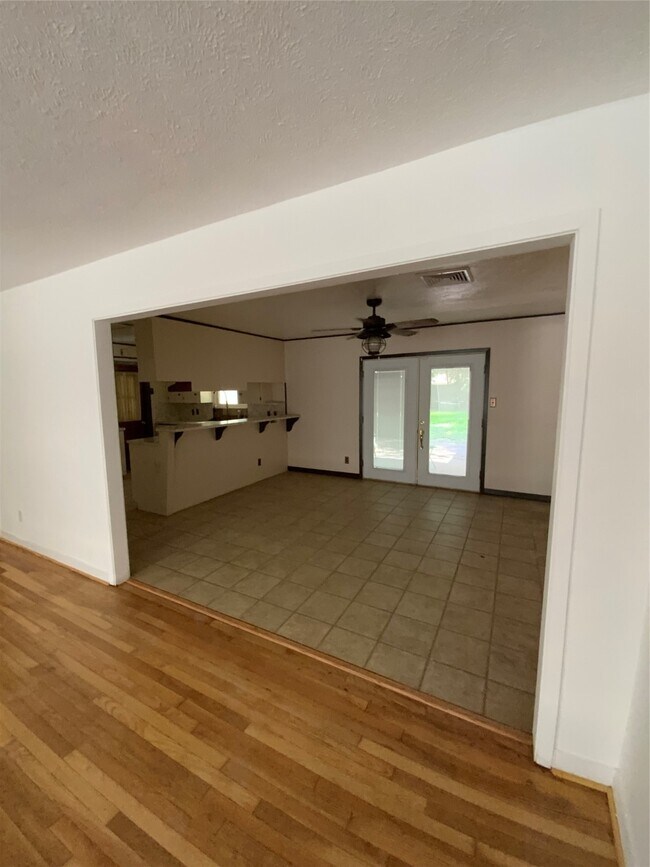 Photo - 405 Azalea Dr