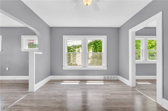 Building Photo - 364 E 161st St Unit 1/DN