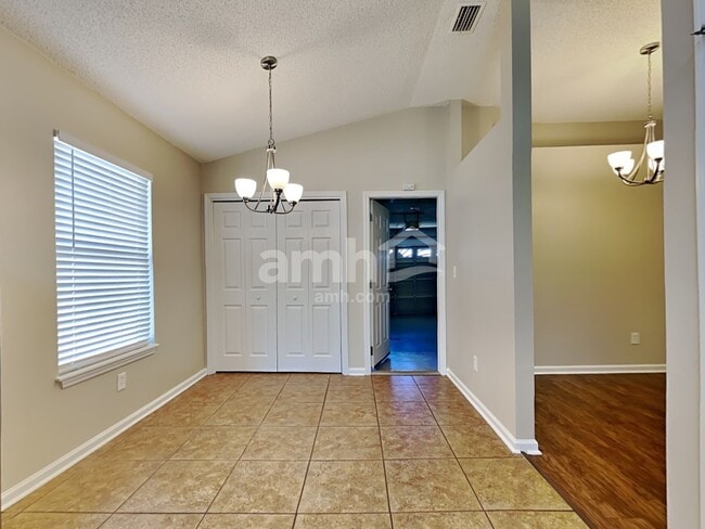 Photo - 840 Mackenzie Cir