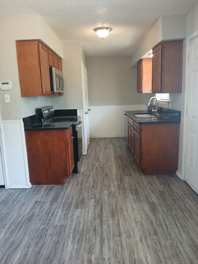 Photo - 3 Bedrooms, 1.5 Bathrooms, 1 Car Garage Ne...