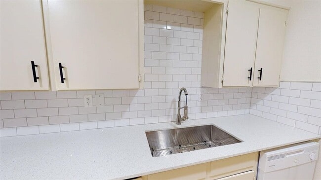 Photo - 614 W Heard St Unit #5