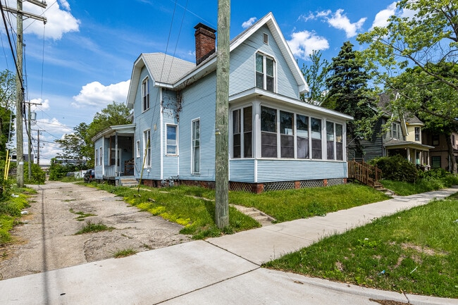 Building Photo - 215 E South St Unit 2