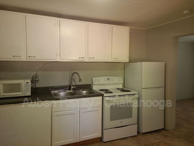 Photo - 713 Lupton Dr Unit A