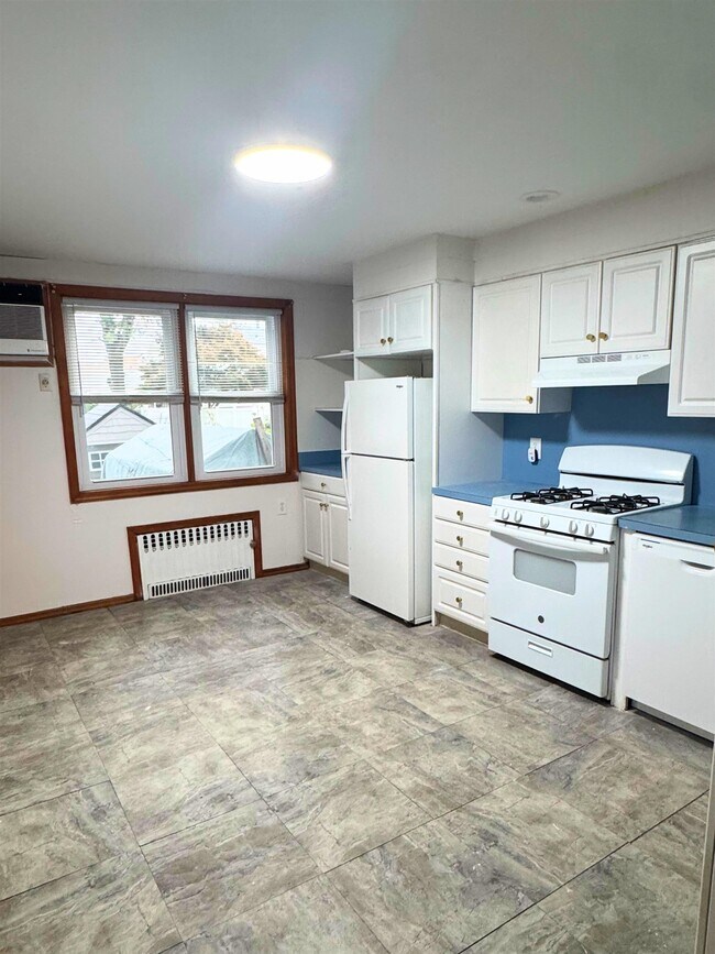 Photo - 186 Avenue C