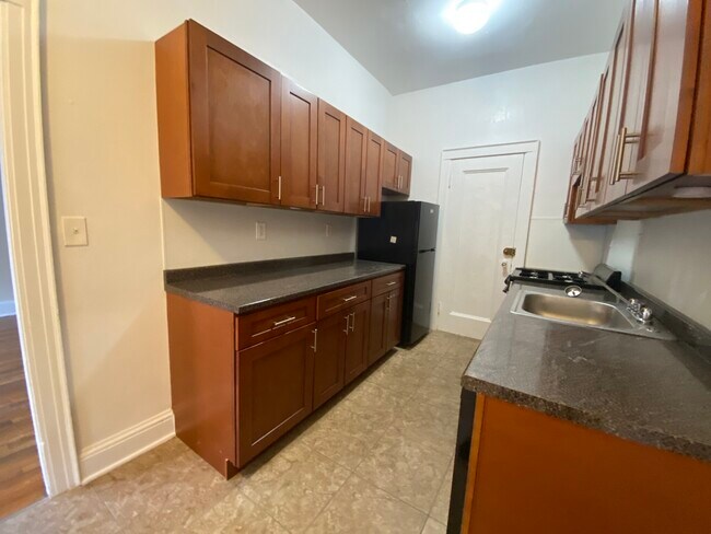 Photo - 2045 Commonwealth Ave Unidad 48