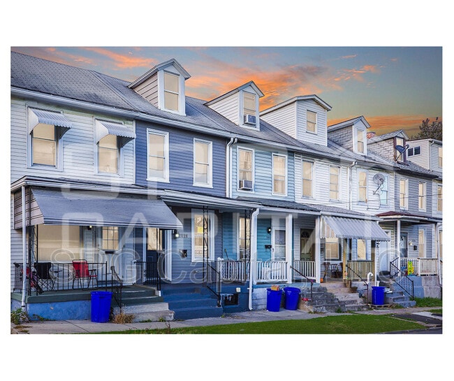 Building Photo - 2118 Greenwood St