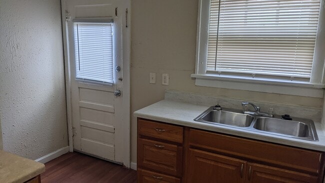 Photo - 1404 S Maywood Ave