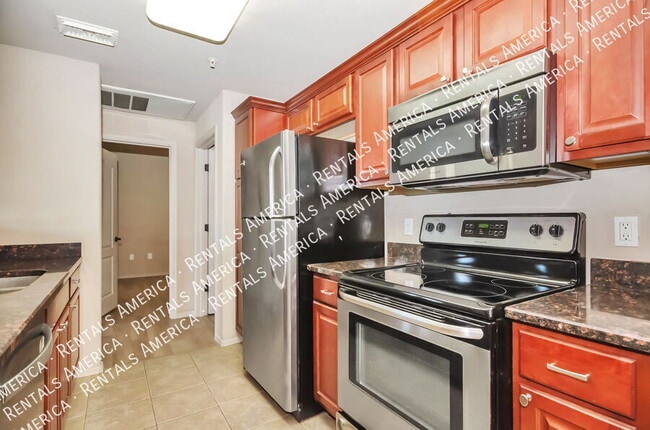 Building Photo - 2550 E River Rd