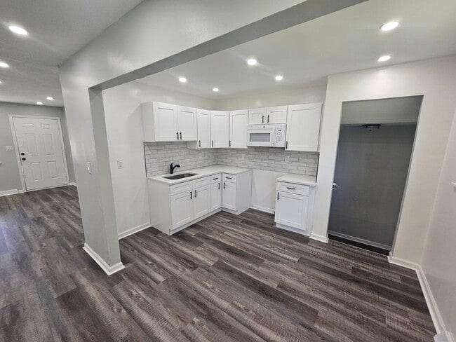 5661 Lafayette Ave