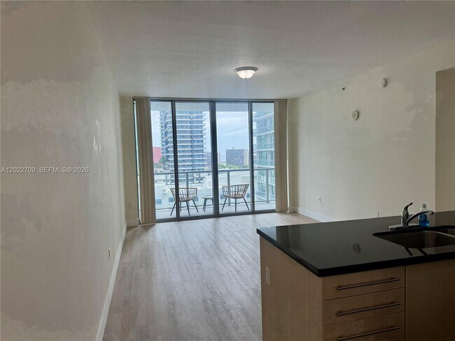 Building Photo - 1111 SW 1st Ave Unit 2118