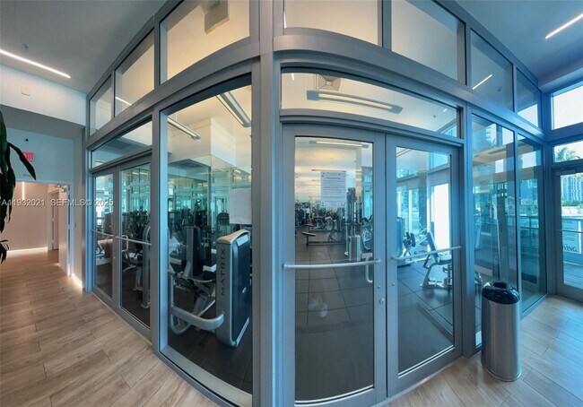 Photo - 90 SW 3rd St Unidad 2207