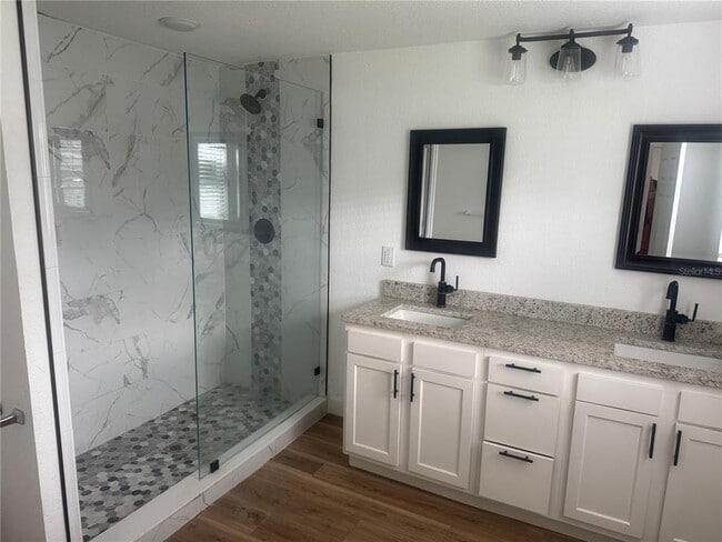 Photo - 905 N Center St