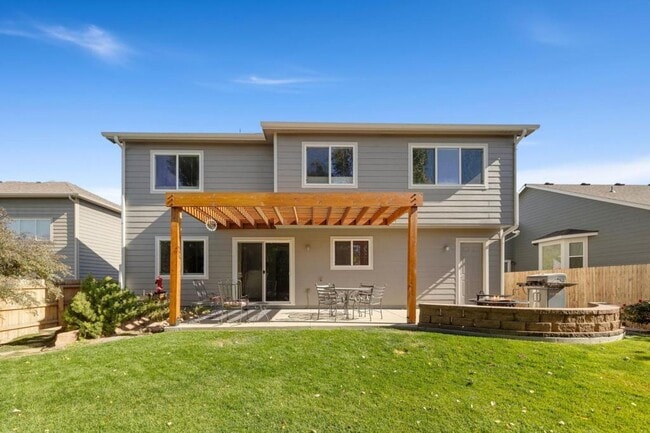 Photo - 326 Moss Rock Way