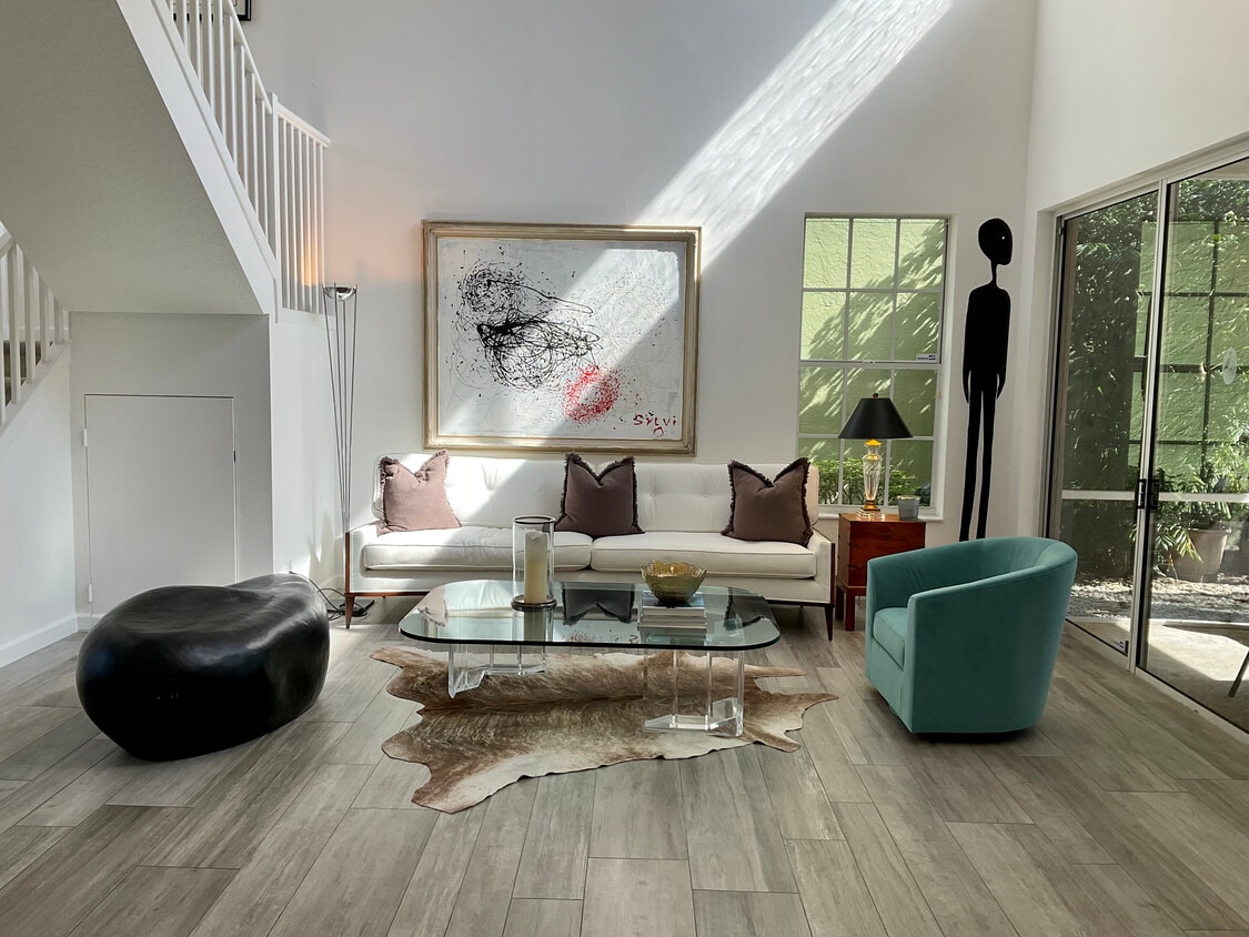 Vault ceilings with tons of natural sunlight. - 8208 Heritage Club Dr (West Palm Beach, FL)
