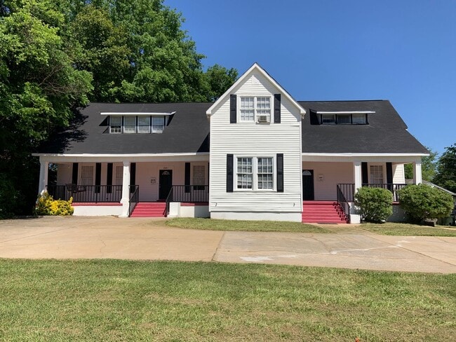 Building Photo - 4 BR 4 BA on Queen City Ave available Augu... Rental