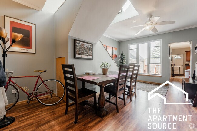 Building Photo - 3036 N Seminary Ave Unit 3 Rental