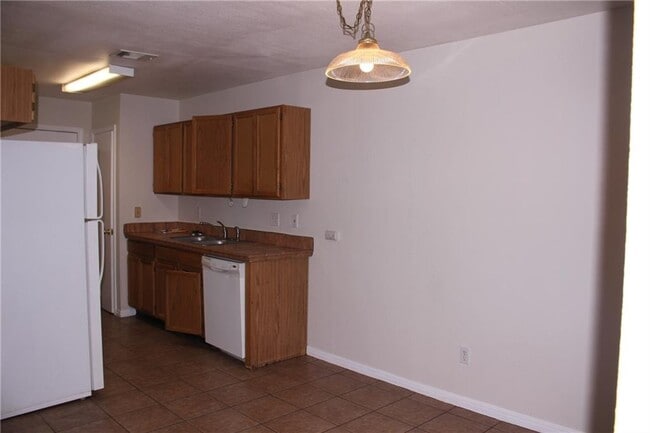 Photo - 2001 Alex Ave