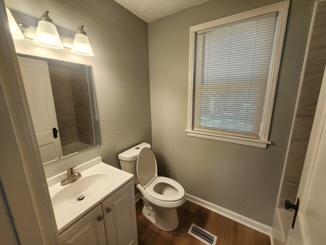Photo - 2923 Denson Ave