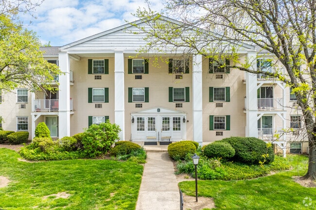 Entrance - Lafayette Greene Condominium