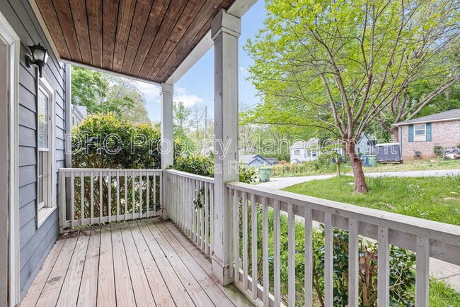 Photo - 1145 Lookout Ave NW