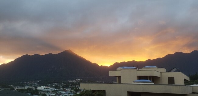 Building Photo - 1 Bedroom 1 Bath 1 Parking Kaneohe attached unit