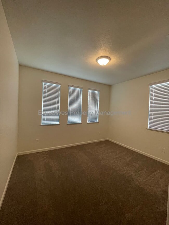 828 Sophie Ct