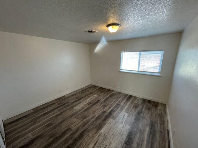 6945 Mendon Ln Unidad 6945 Mendon #3