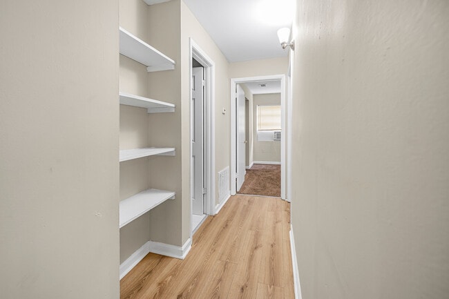 Photo - Palm Court Apartments