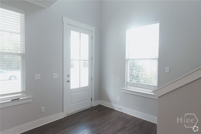 Building Photo - 226 Whitaker Way N Rental