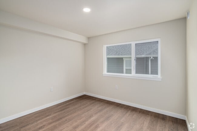 2BR, 2BA - 955SF - Primary Bedroom