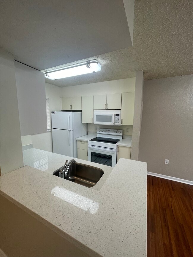 Building Photo - 2803 N Oakland Forest Dr Unit 2811 #206