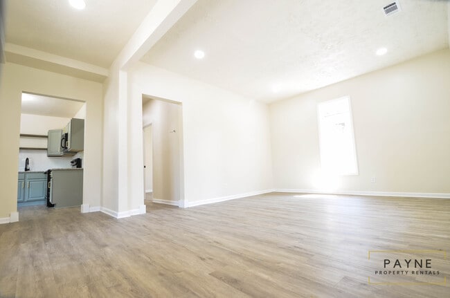Photo - 2609 Thomas St