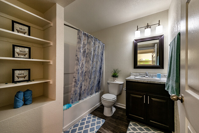 Devon Pointe Apartments and Townhomes
