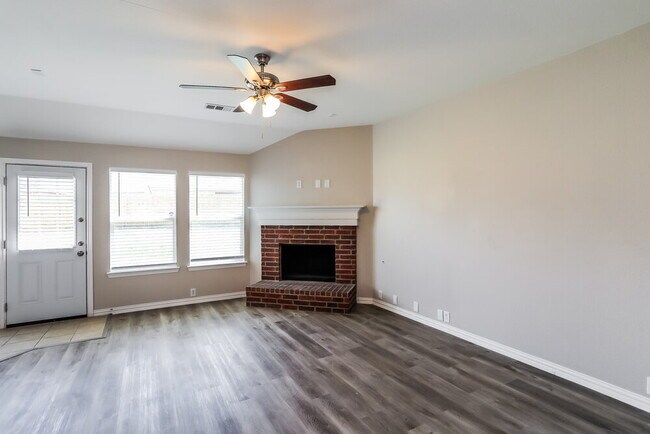 Photo - 1813 Sparrow Ln